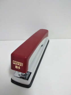 Novus B5CL Desk Stapler up to 40 Sheets of 80 gsm, Red